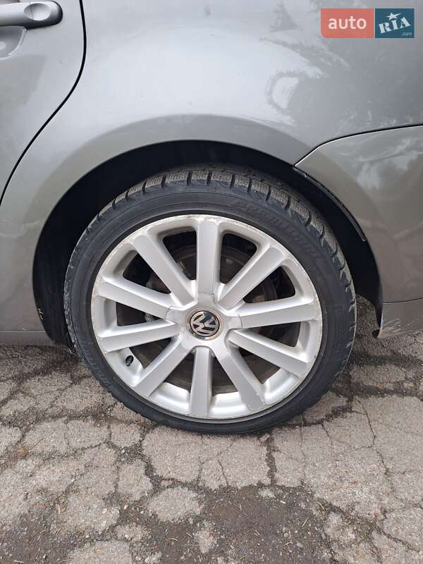 Минивэн Volkswagen Touran 2010 в Звягеле