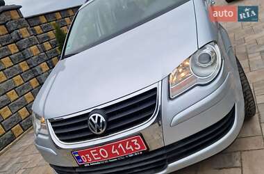 Минивэн Volkswagen Touran 2010 в Сарнах