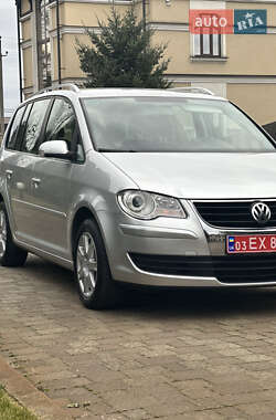 Мінівен Volkswagen Touran 2008 в Сарнах