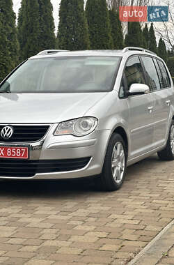 Мінівен Volkswagen Touran 2008 в Сарнах