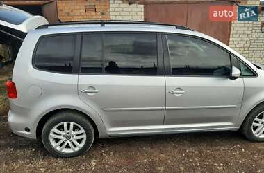 Мінівен Volkswagen Touran 2011 в 