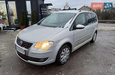 Мінівен Volkswagen Touran 2010 в Тернополі
