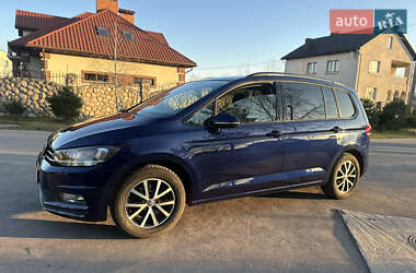 Микровэн Volkswagen Touran 2017 в Нововолынске