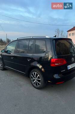 Минивэн Volkswagen Touran 2015 в 