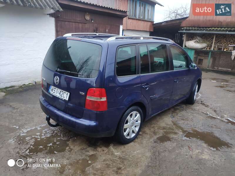Минивэн Volkswagen Touran 2003 в Березному