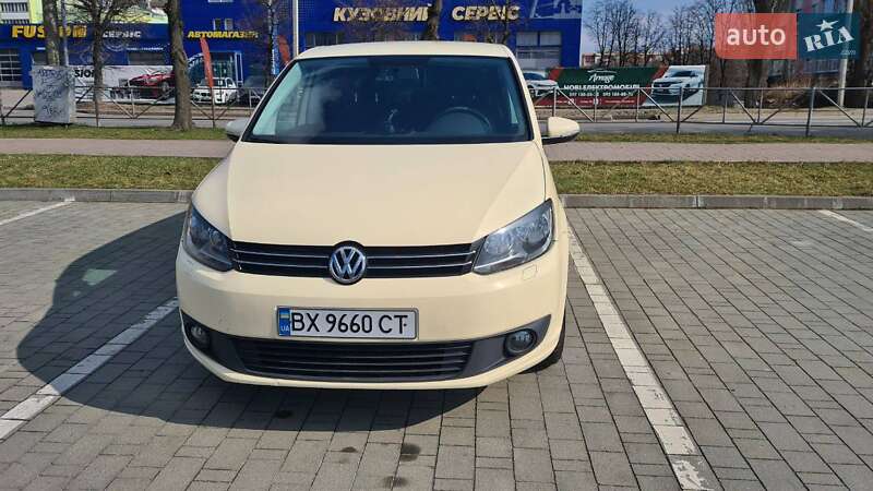 Минивэн Volkswagen Touran 2014 в Хмельницком