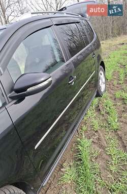 Минивэн Volkswagen Touran 2013 в 
