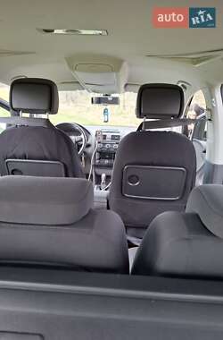 Минивэн Volkswagen Touran 2013 в 