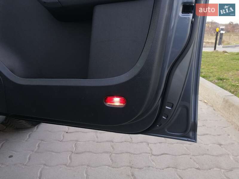 Мінівен Volkswagen Touran 2003 в Львові фото 23 Мінівен Volkswagen Touran 2003 в Львові