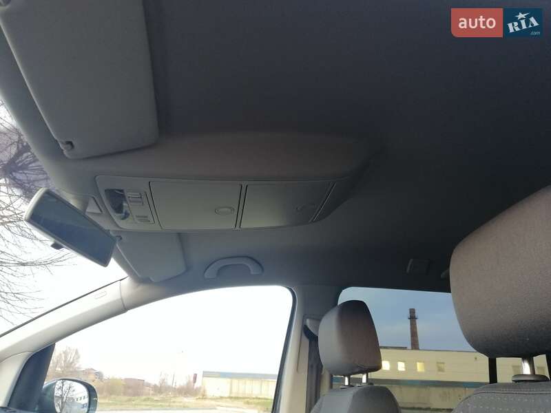 Мінівен Volkswagen Touran 2003 в Львові фото 34 Мінівен Volkswagen Touran 2003 в Львові