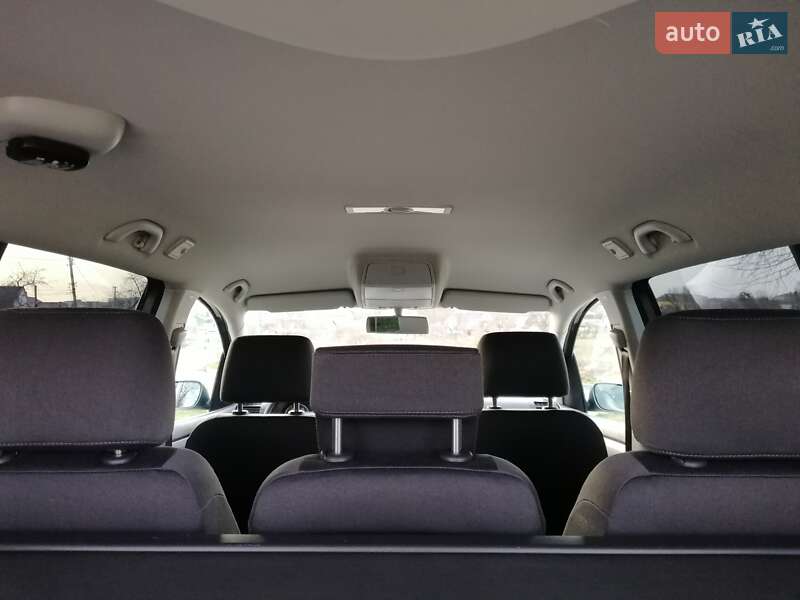 Мінівен Volkswagen Touran 2003 в Львові фото 35 Мінівен Volkswagen Touran 2003 в Львові