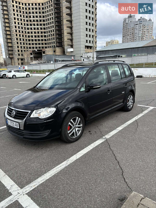 Минивэн Volkswagen Touran 2009 в Киеве