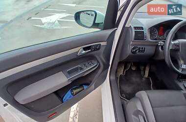Минивэн Volkswagen Touran 2010 в 