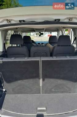 Минивэн Volkswagen Touran 2010 в 
