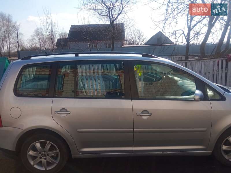 Минивэн Volkswagen Touran 2005 в Чуднове
