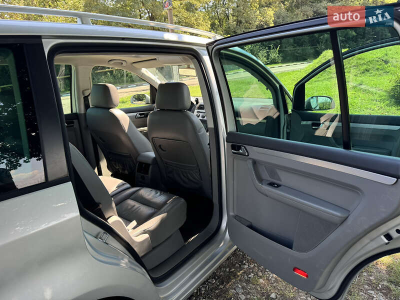 Мінівен Volkswagen Touran 2004 в Бурштині