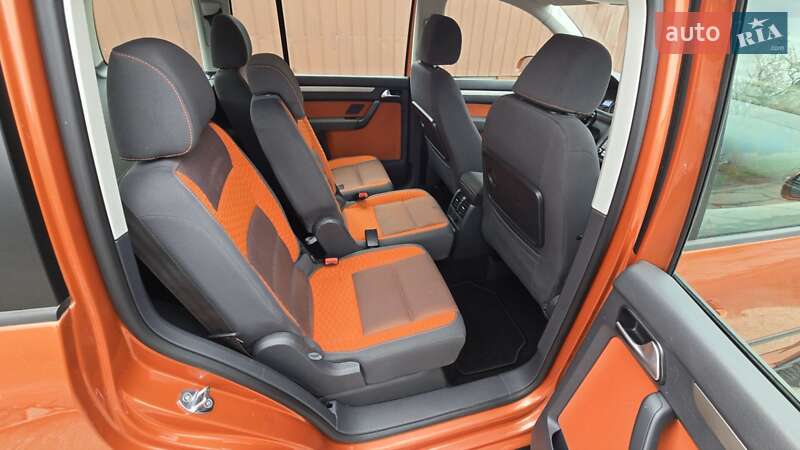 Мінівен Volkswagen Touran 2008 в Полтаві