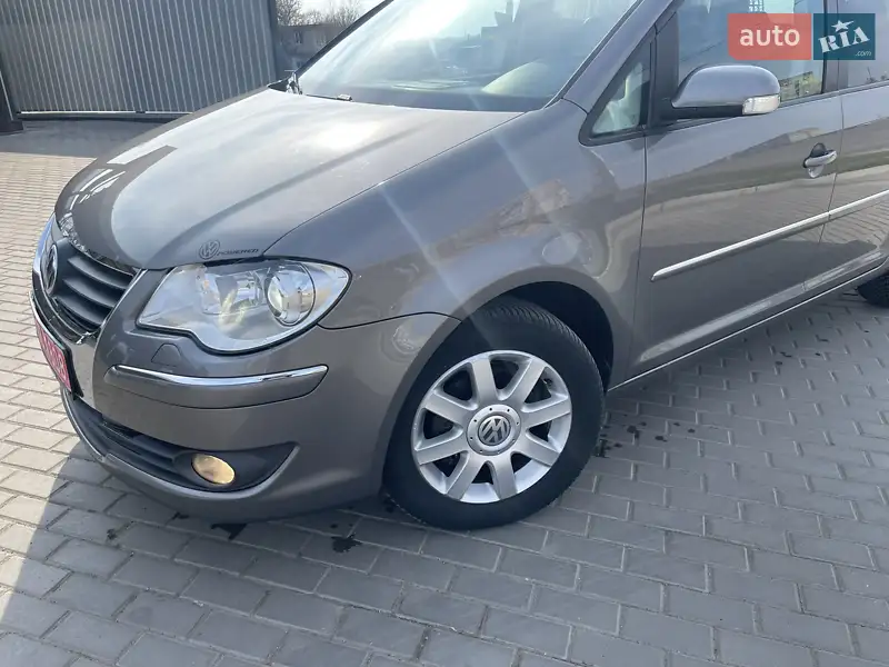 Минивэн Volkswagen Touran 2008 в 