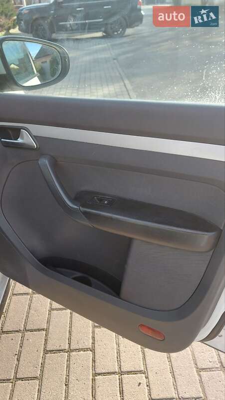 Мінівен Volkswagen Touran 2014 в Ужгороді