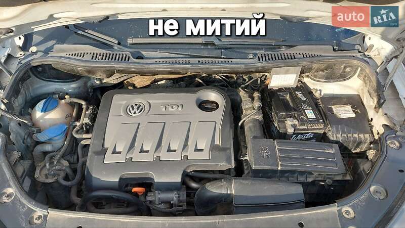 Мінівен Volkswagen Touran 2014 в Ужгороді