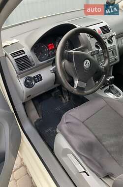 Минивэн Volkswagen Touran 2009 в Баре