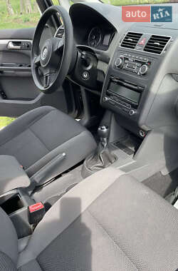 Мінівен Volkswagen Touran 2011 в 