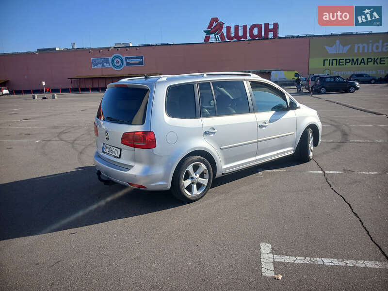 Мінівен Volkswagen Touran 2012 в Києві