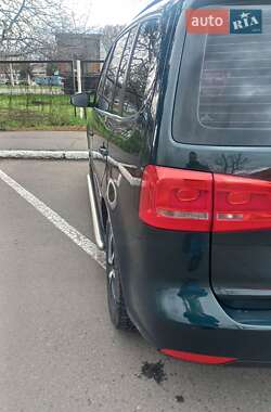 Минивэн Volkswagen Touran 2011 в 