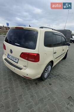 Мінівен Volkswagen Touran 2011 в 