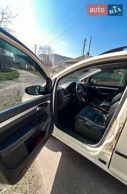 Мінівен Volkswagen Touran 2011 в 