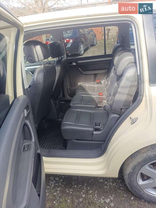 Минивэн Volkswagen Touran 2013 в Кривом Роге