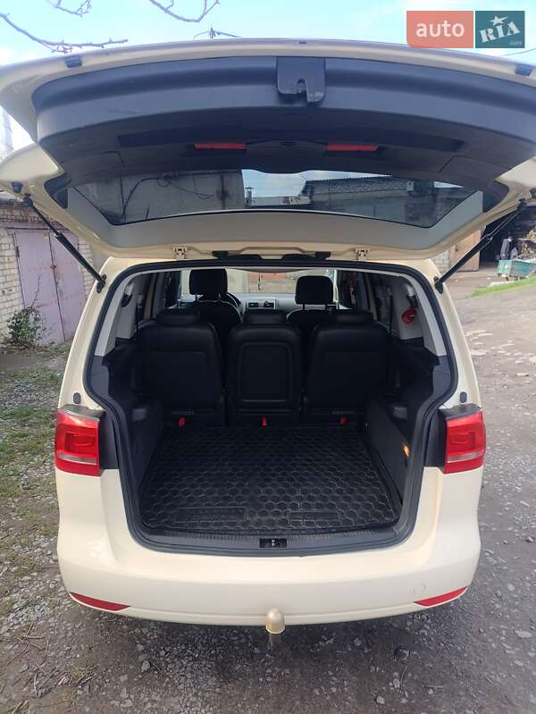 Минивэн Volkswagen Touran 2013 в Кривом Роге