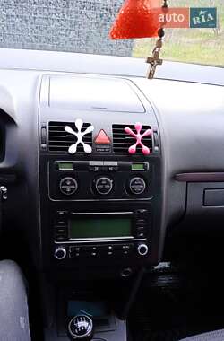 Мінівен Volkswagen Touran 2005 в 