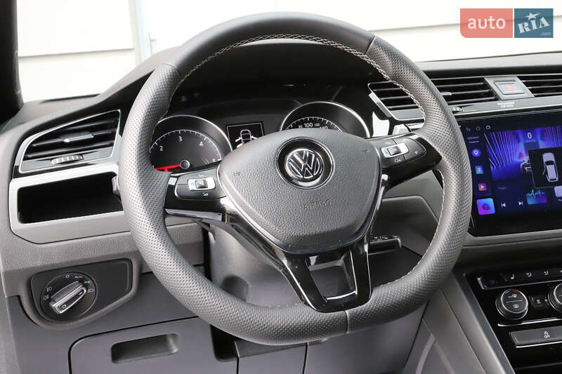 Микровэн Volkswagen Touran 2017 в Дрогобыче