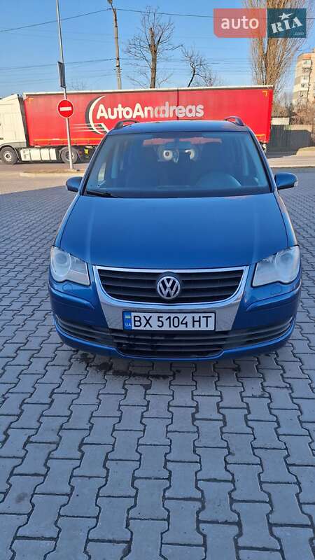 Минивэн Volkswagen Touran 2007 в 