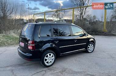 Мінівен Volkswagen Touran 2009 в 