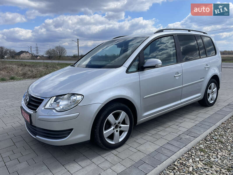 Минивэн Volkswagen Touran 2009 в 