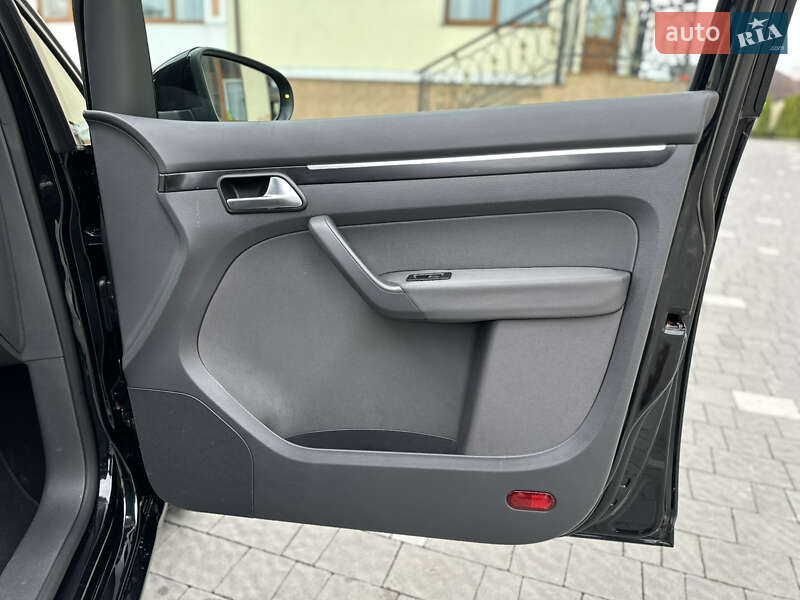 Минивэн Volkswagen Touran 2011 в Дрогобыче