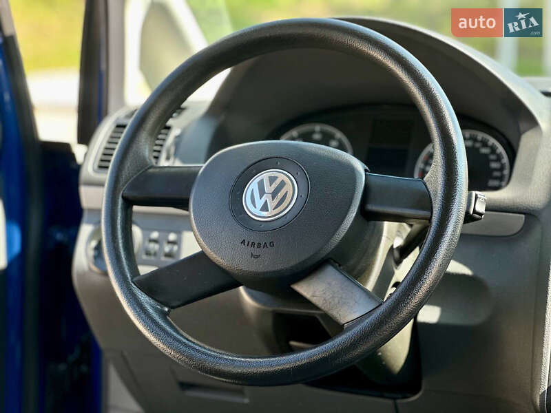 Минивэн Volkswagen Touran 2006 в Днепре