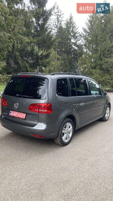 Минивэн Volkswagen Touran 2011 в Христиновке