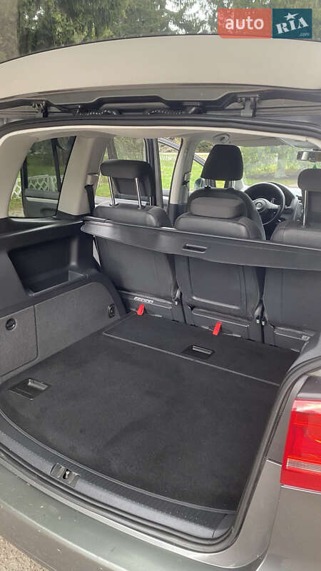 Минивэн Volkswagen Touran 2011 в Христиновке