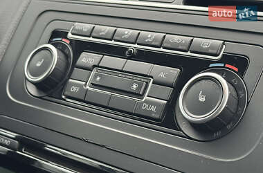 Минивэн Volkswagen Touran 2012 в 
