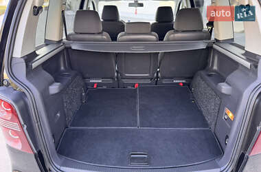 Минивэн Volkswagen Touran 2010 в 