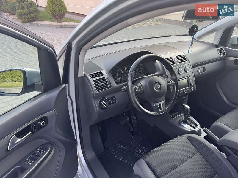 Минивэн Volkswagen Touran 2012 в Новой Ушице