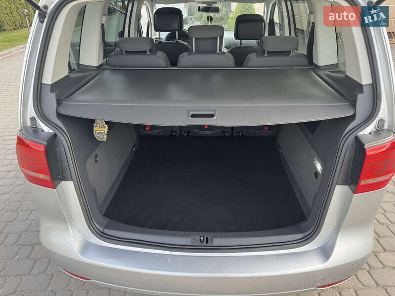 Минивэн Volkswagen Touran 2012 в Новой Ушице