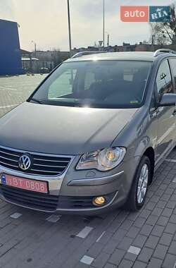 Минивэн Volkswagen Touran 2008 в 