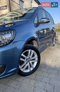 Мінівен Volkswagen Touran 2015 в 