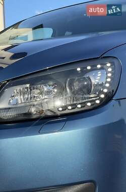Мінівен Volkswagen Touran 2015 в 