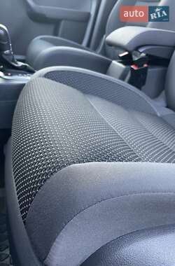 Мінівен Volkswagen Touran 2015 в 