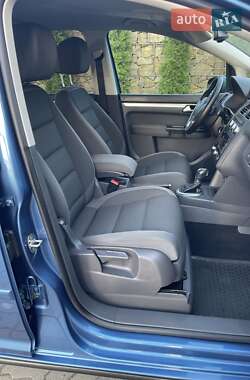 Мінівен Volkswagen Touran 2015 в 